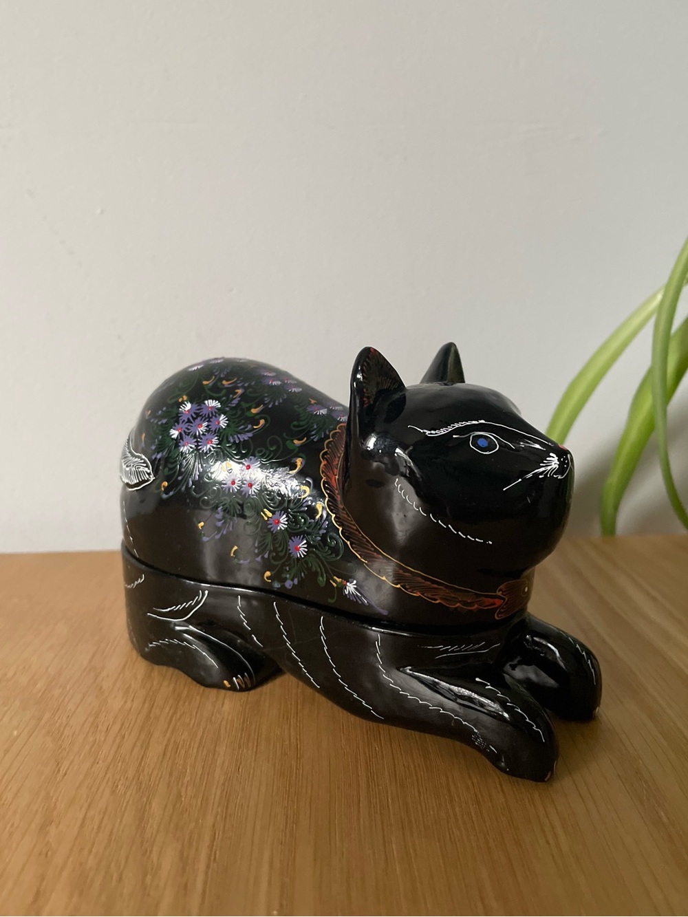 Vintage Black Lacquer Mango Wood Hand-Painted Cat Trinket Ring Box Thailand